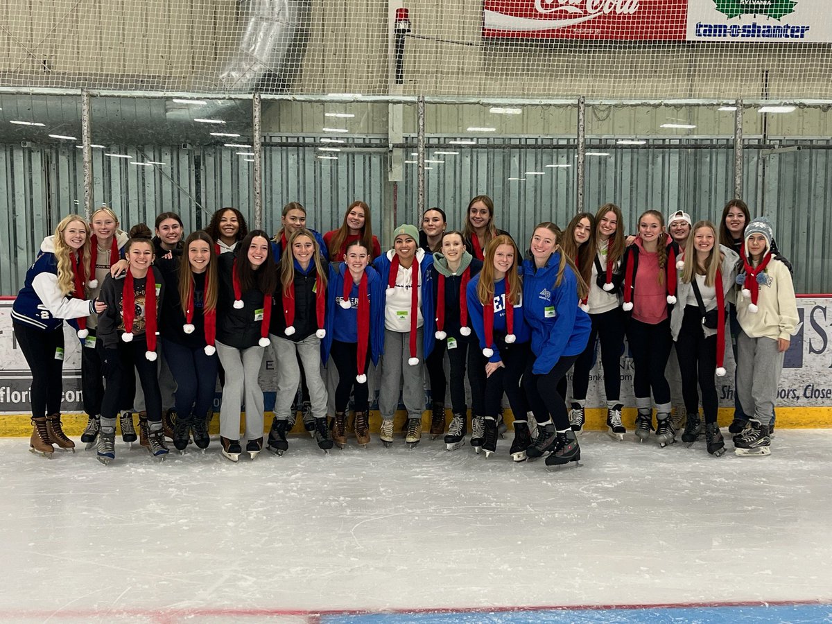 aw_girls's tweet photo. Holiday Team Skate at Tamo!! https://t.co/Pe0sAXCwxx