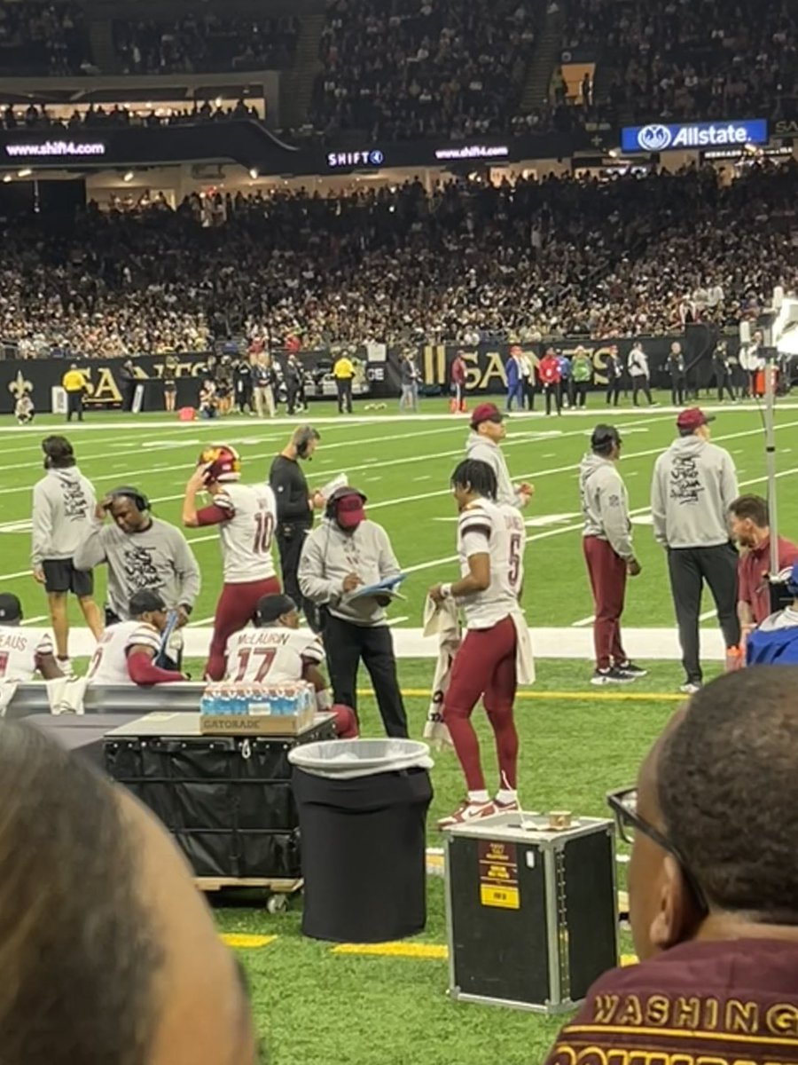 Jay1ko's tweet photo. WAS- 20🔥
NO- 19

Saints vs Commies game pics in Caesars SuperDome➡️

#WASvsNO #raisehail https://t.co/KrxP3uIoS2
