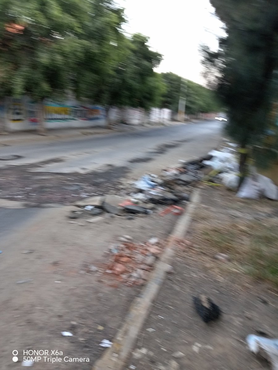 ACOGERA's tweet photo. Así @Alc_Iztapalapa  el bache provocado por una fuga de agua la cual no ha quedado reparada y con las obras del puente de República federal todos pasan por esta calle!! Francisco César Morales entre pinos y oyameles, unidad habitacional el salado!! https://t.co/GuymjPfuZG