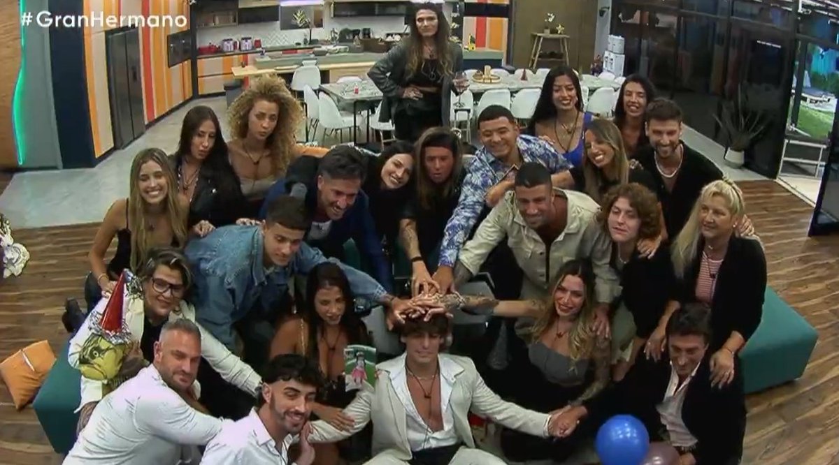 mira quién está en la cima realmente es CINE otra vez

 #GranHermano