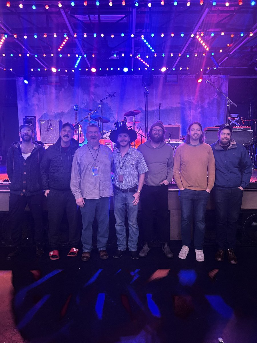 j_dub1974's tweet photo. Performance #2…and I know the first national park we’re visiting with a camper.  The main show is coming…looking forward to @USAquarium burning it down in Saturn. https://t.co/IDGYMv8jyQ