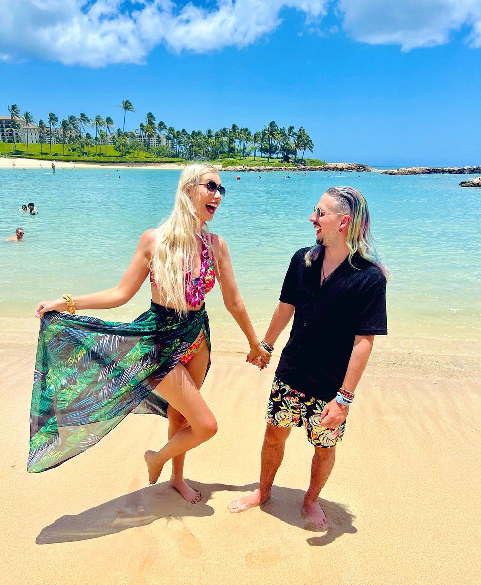 Happy birthday <a href="/NoelleFoley/">Noelle Foley</a>!

I’ve never met anyone with the ability to light up a room &amp; make everyone around them smile &amp; laugh quite like you can.

You’re a beautiful soul &amp; somehow also the most bizarre person I’ve ever met.

Here’s to more *totally* candid photos together!