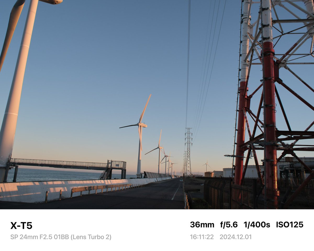 suga_photo12's tweet photo. 【電車じゃ行きにくい場所に行く】リベンジしてきました。

Camera→FUJIFILM X-T5
Lens→SP 24mm F2.5 01BB
Adapter→Lens Turbo Ⅱ

#tamron #sp24mmf25 #lensturbo2 #filmsmulation #日川浜海水浴場 #風力発電 #風車 #ライオンの隠れ家 #fujifilm #xt5 #オールドレンズ #oldlens #photography https://t.co/TtYCQNTUza