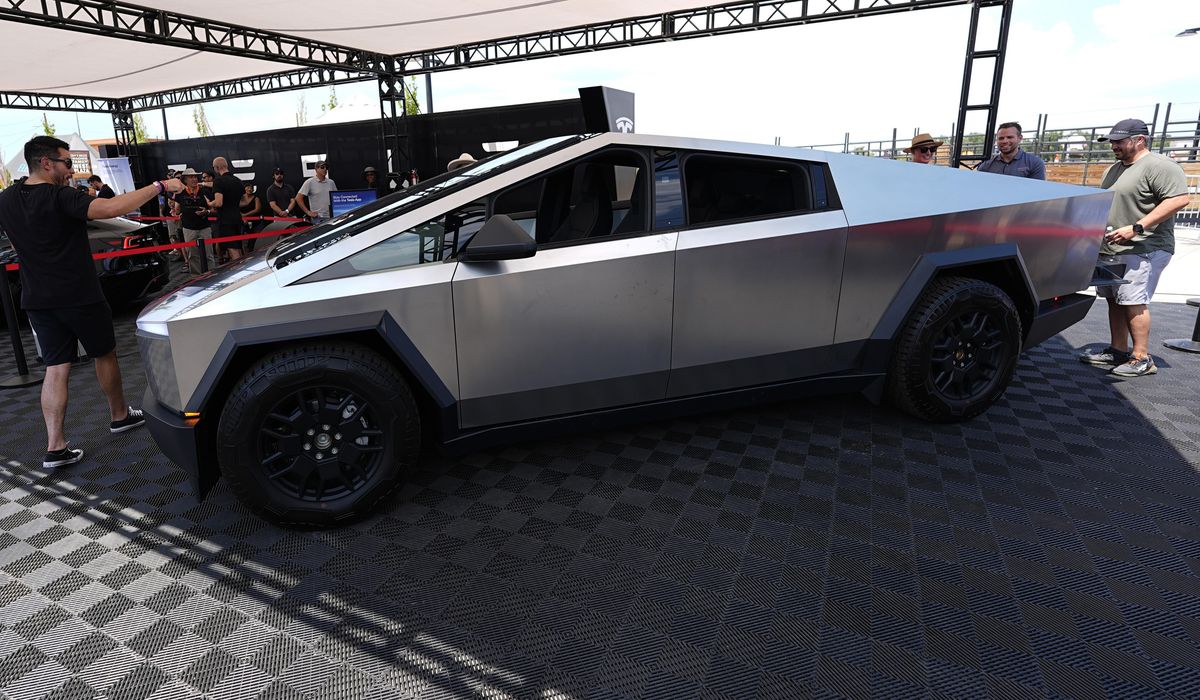 WashTimes's tweet photo. Family that owns Tesla Cybertruck with ‘LOLOCT7’ plate says its meaning was misconstrued 

https://t.co/mBq2NL44Ca https://t.co/eS5CqxjzFx