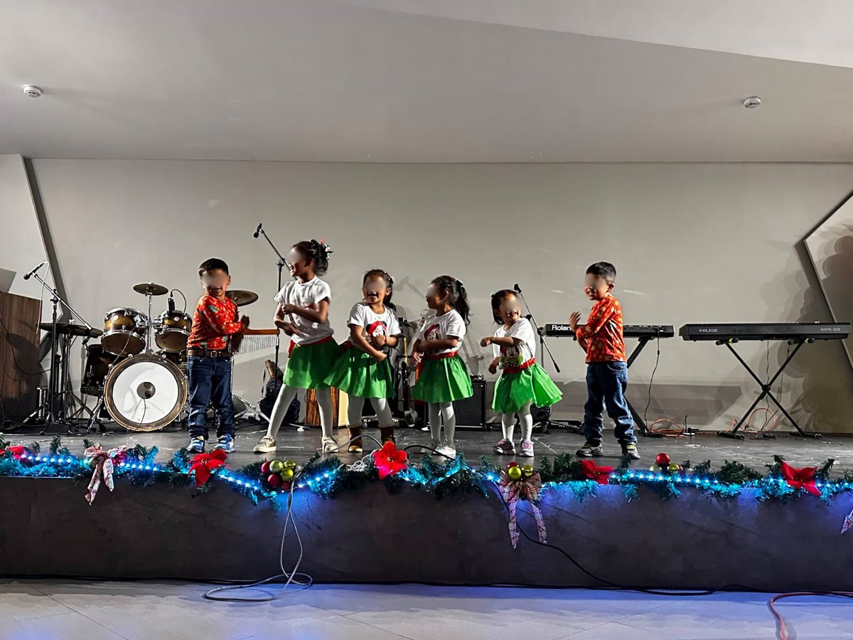 SantiagoPartner's tweet photo. A Night to Remember!

A Christmas Concert was held on Friday night in benefit of the Casa Hogar Santiago. It was a beautiful event with many participants from partner organizations &amp;  schools.

https://t.co/t0765h3zzS

#SantiagoPartnership #socent #10YearsOfService #donate https://t.co/NvoEeaH6Gd
