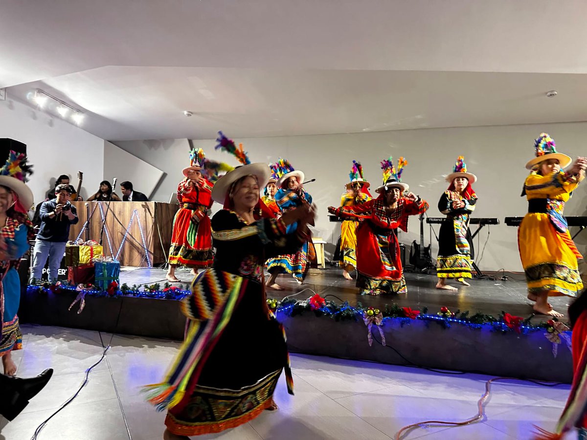 SantiagoPartner's tweet photo. A Night to Remember!

A Christmas Concert was held on Friday night in benefit of the Casa Hogar Santiago. It was a beautiful event with many participants from partner organizations &amp;  schools.

https://t.co/t0765h3zzS

#SantiagoPartnership #socent #10YearsOfService #donate https://t.co/NvoEeaH6Gd
