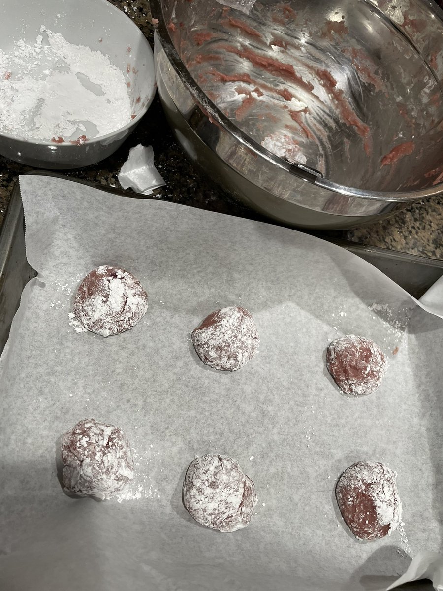 DelaCruzinn's tweet photo. Homemade ube crinkle cookies 🫶🏻💜 https://t.co/4bQ1gXmXpl