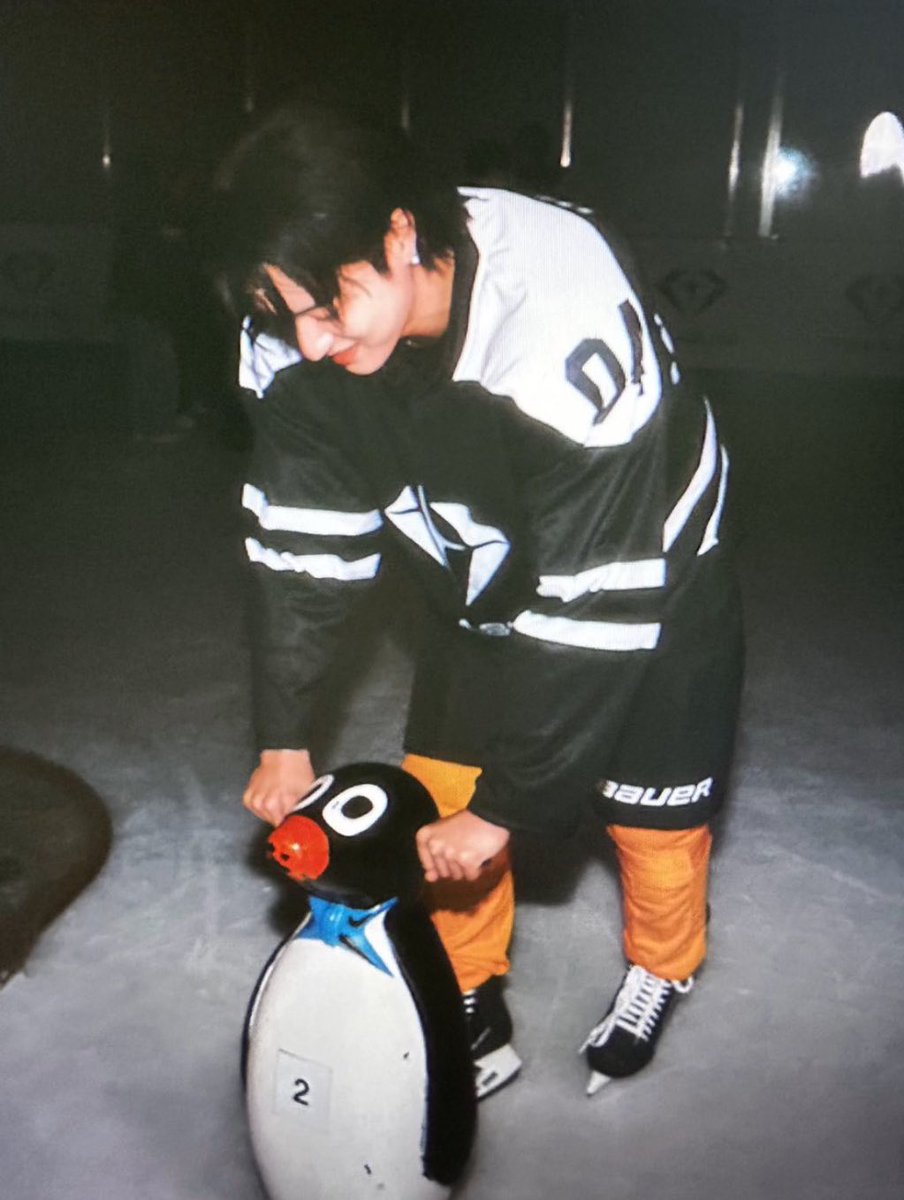 harutokid's tweet photo. #HARUTO using the penguin ice skating aid, cutie! https://t.co/MyOrUhZZmR
