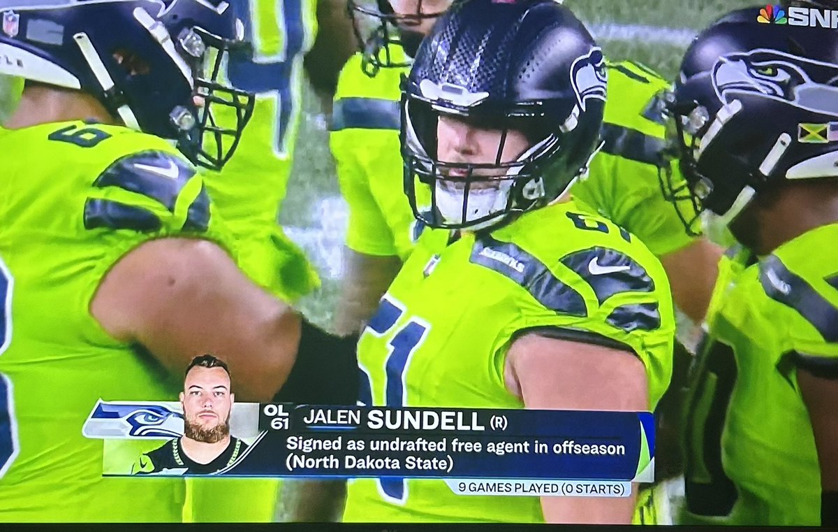 AndyOnTheAM's tweet image. A #ProBison appearance for Jalen Sundell on Sunday Night Football 🤘🏼🤘🏼