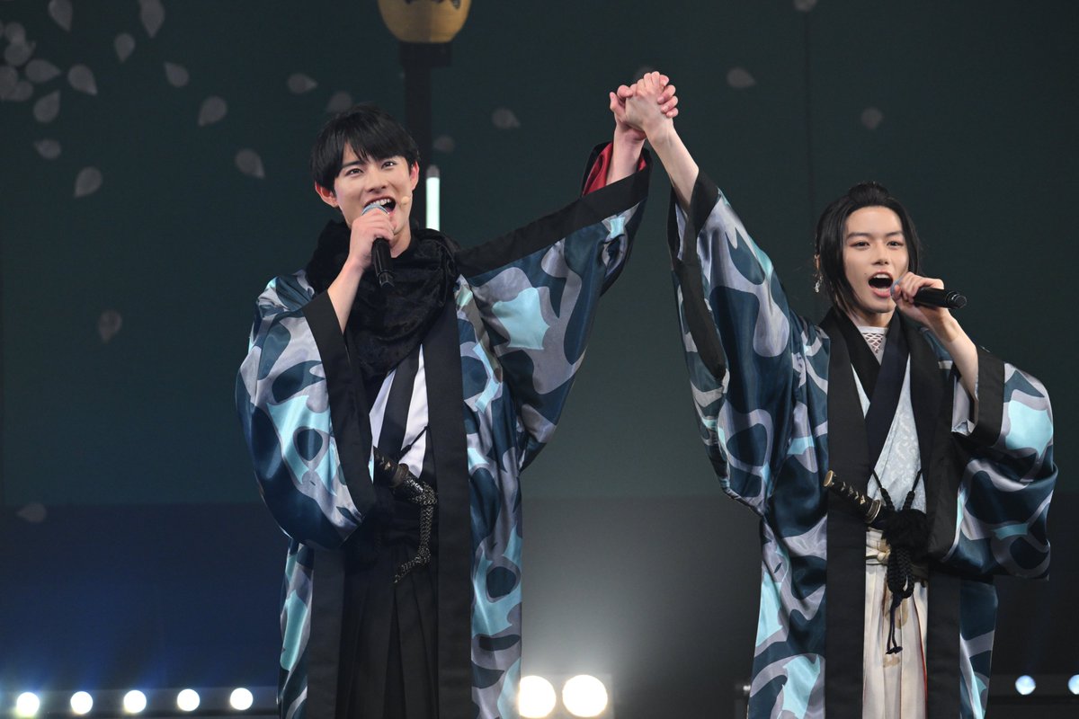 akakage_tvasahi's tweet photo. /／
#君とゆきて咲く 🌸⚔️
ファイナルイベント〜冬の宴〜❄️ˊ˗
開催まであと𝟞日📢
\＼

夏の宴の様子をお届け✉️✨
冬の宴でも隊士たちの
仲の良さが垣間見えるはずです☺️🫶

配信チケット絶賛発売中🎫✨
https://t.co/KEWQq4RIMv

#前田拳太郎 #奥智哉
#君ゆきファイナル
#君ゆき #キミユキ https://t.co/QjU8P9YUc3