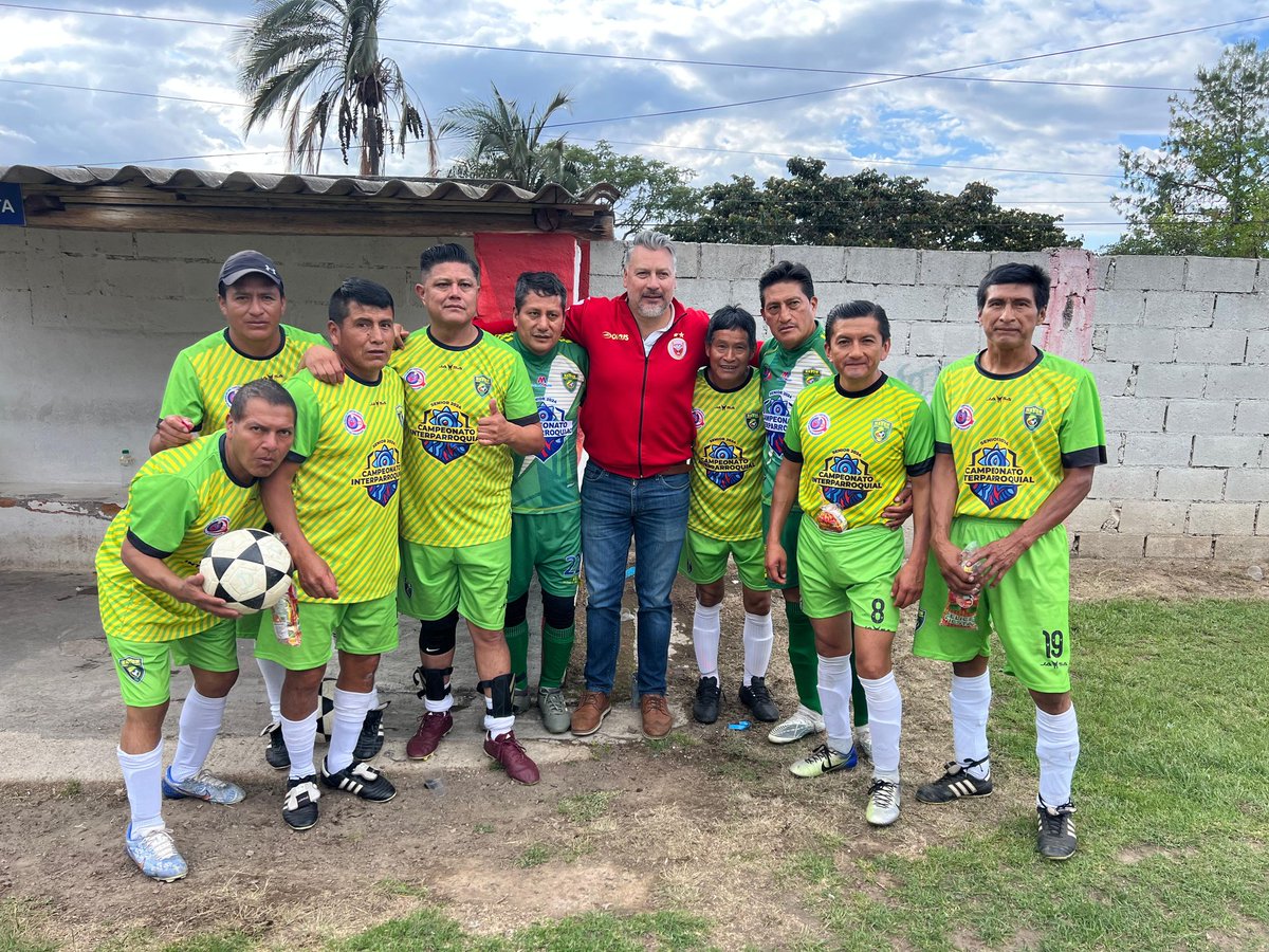marloncadenaec's tweet photo. Soy yaruqueño, pero es un honor para mí compartir con parroquianos..Hoy con la parroquia hermana de Nayón. Las parroquias son un potencia. #DaleRural https://t.co/Amyg7Tmov9