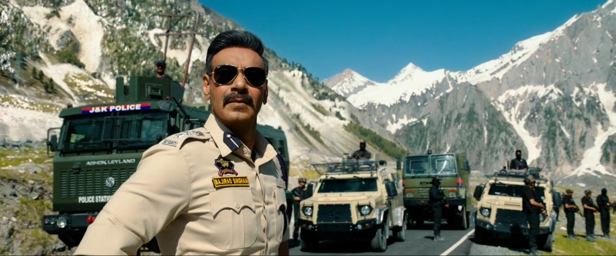 me_njl_'s tweet photo. #SingamAgain 🦁

An outdated and poorly executed mass masala film💯 The over-the-top acting aside, #RanveerSingh is the only entertaining part of this movie🚶🏼‍♂️ #RohitShetty, what were you thinking with this film universe? 🙄 I still can't process it.

And that Ramayana portions😵‍💫 https://t.co/849UPZcJEx