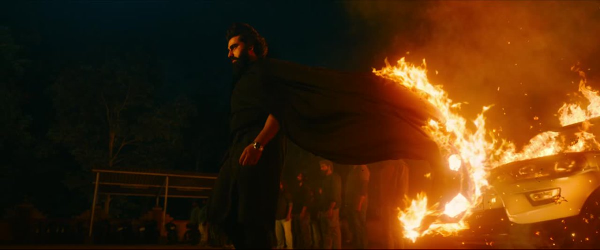 me_njl_'s tweet photo. #SingamAgain 🦁

An outdated and poorly executed mass masala film💯 The over-the-top acting aside, #RanveerSingh is the only entertaining part of this movie🚶🏼‍♂️ #RohitShetty, what were you thinking with this film universe? 🙄 I still can't process it.

And that Ramayana portions😵‍💫 https://t.co/849UPZcJEx