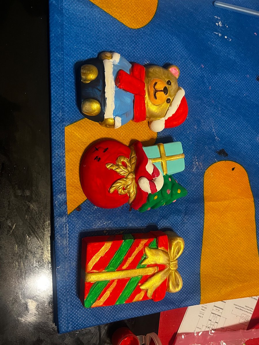 PawpyFries's tweet photo. me and friends painted ornaments! can u guess which one is mine? 😋 https://t.co/Fp8wB4zOE5