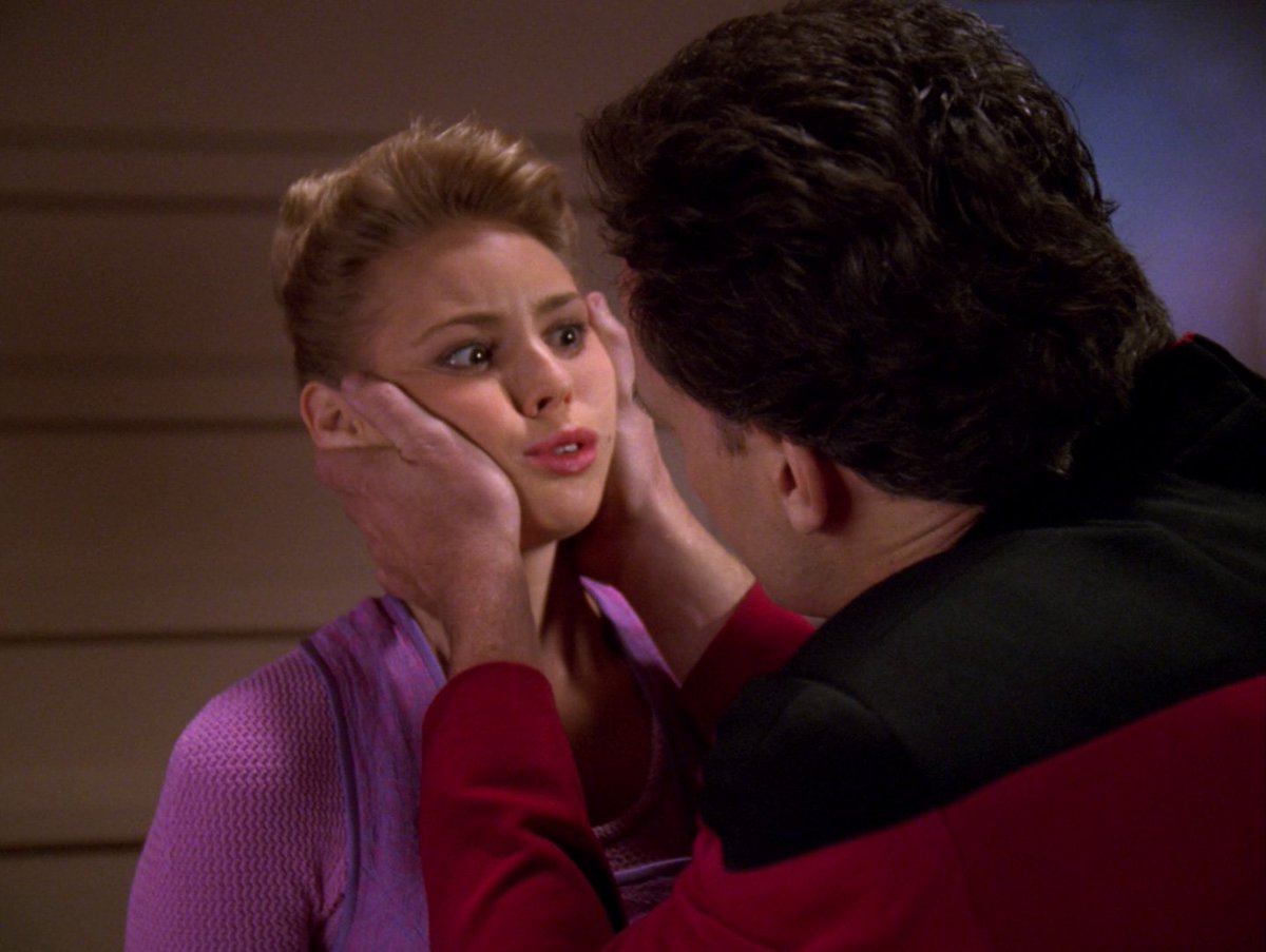 JanelleWaz's tweet photo. Amanda: THAT'S MY PURSE! I DON'T KNOW YOU! #TNG #TrueQ #allstartrek https://t.co/xLNVOQ8agN