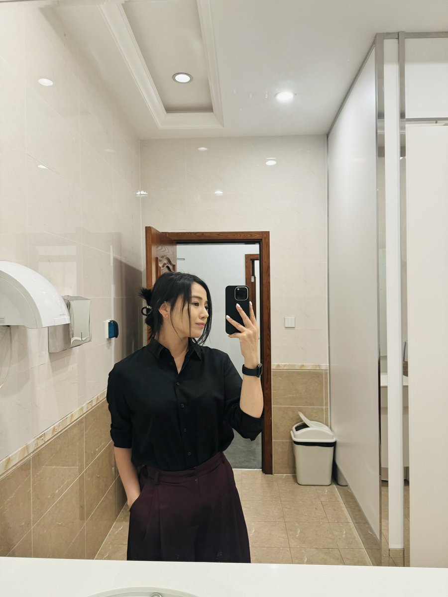 Угаартаж үхэхийн хооронд хичээгээд нэмэр бнудө ч гэж  бодох шиг... 
Юутай ч шинэ 7 хоногийн мэнд 🤍