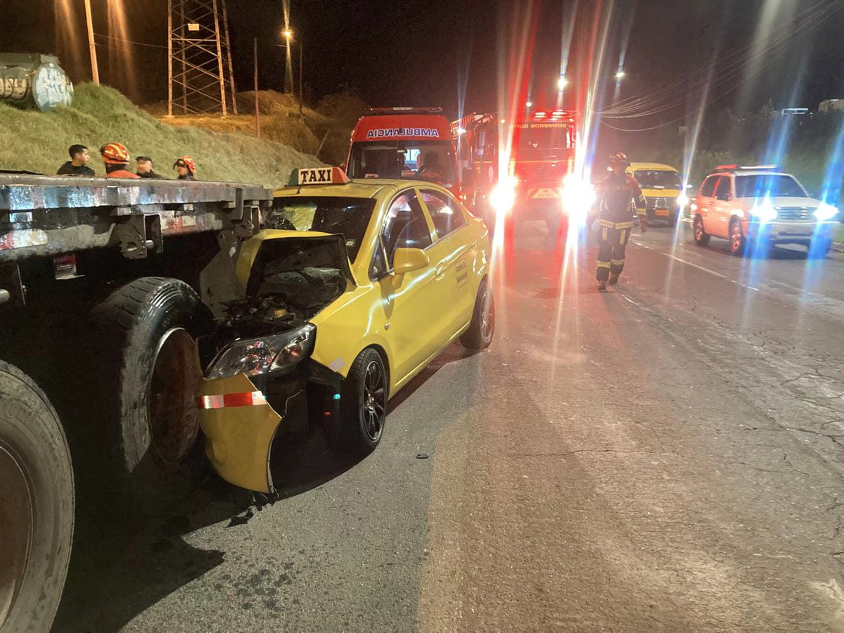 BomberosQuito's tweet photo. 💥🚗 #Ahora | Siniestro de tránsito en el sector de Zámbiza, calle las Palmeras. 

👩‍🚒 Brindamos atención prehospitalaria a cinco personas afectadas.

⚠️ La vía está parcialmente habilitada.

🙏🏻 Por favor, si conduces por el sector hazlo con cuidado.

#BomberosQuito https://t.co/ZPxP69Oghv