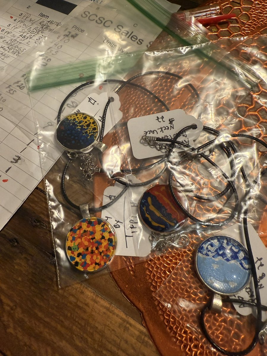 tippihunterart's tweet photo. Getting ready for the show on 12/18th at @softcornersabq , and I’m making lists and checking them twice! We’re gonna have great gift ideas any one is sure to love— i’m also excited to share my artistic creations with you, and everything is for sale! https://t.co/aWs78Qnoxw