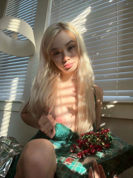 1 pic. Unwrap me ? https://t.co/nmP0WtZpLb