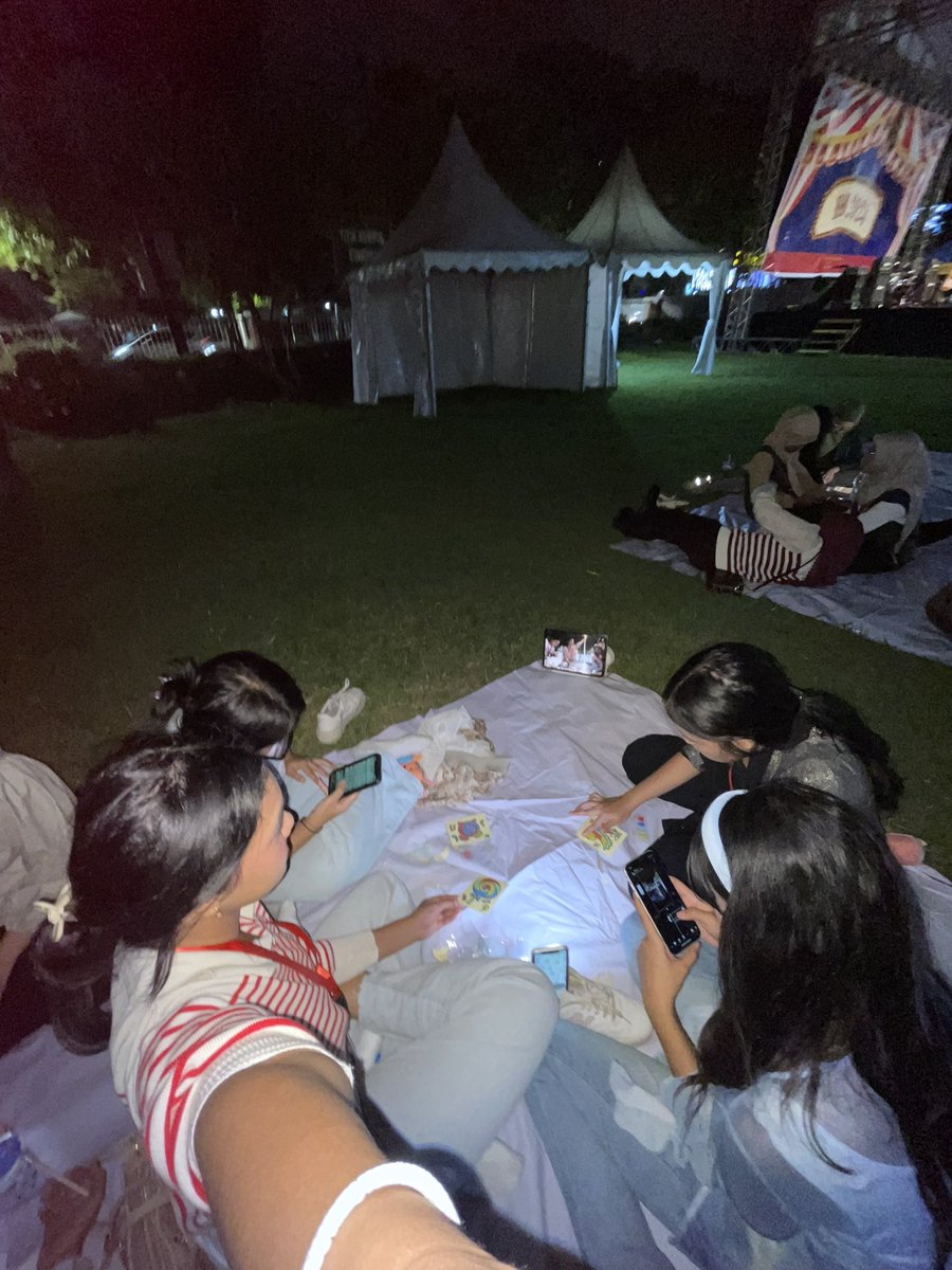 icehooni's tweet photo. niaz pke zzzz🎡🎟️🎟️🥺🥺 https://t.co/KvXPN8iOUL