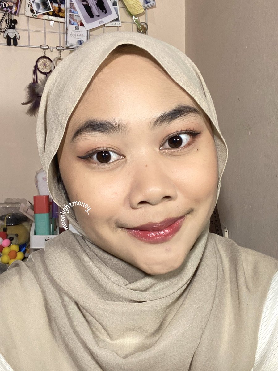 first time cobain loose powder tp ada skincare infused-nyaa😉 

hasilnya beneran velvety yg smooth bgt, tp ko bisa ini jarang yg bahas?! 

#hildareviewapahariini