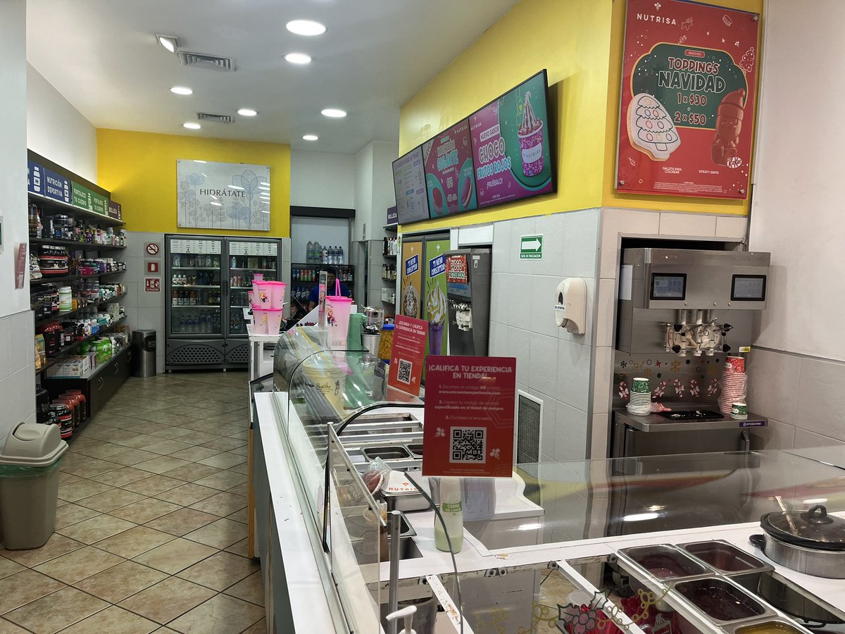 ludelfer's tweet photo. @NutrisaMX es una pena que en su sucursal de galerías insurgentes, los empleados ya no quieren atender porque quieren cerrar a las 8 y el
Horario dice que cierran a las 830. Dejó la foto del empleado https://t.co/BhBFAyO7DG
