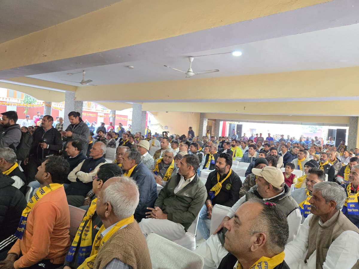 aapkabalraj's tweet photo. पालम विधानसभा के पालम गांव में 36 बिरादरी की बैठक में हमारे क्षेत्रवासियों ने अपना अपार समर्थन दिया। आप सभी का बहुत बहुत आभार🙏🙏

हम सब मिलकर दिल्ली के बेटे श्री @ArvindKejriwal जी के नेतृत्व में पालम विधानसभा को और बेहतर बनाएंगे। https://t.co/VwjSuobbLi