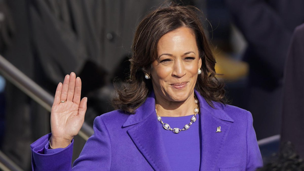 DisavowTrump20's tweet photo. Republicans are so triggered by Kamala Harris.

RETWEET to make her show up on their feed! 🇺🇸 https://t.co/5UFuZ6m7hp