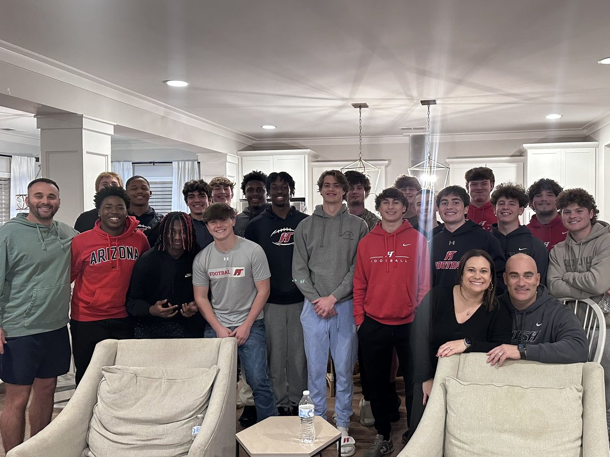 joshfloydHT's tweet photo. Great time having some of our Juniors over tonight @HuskyFast https://t.co/dfGMM8W6kL