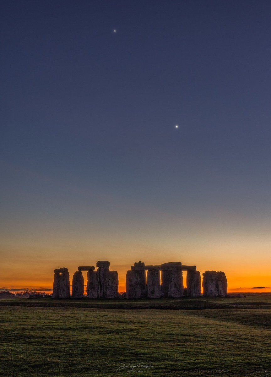 MAstronomers's tweet photo. Jupiter and Venus over Stonehenge😍✨

📸 Stonehenge Dronescapes https://t.co/MXnaGZPPXi