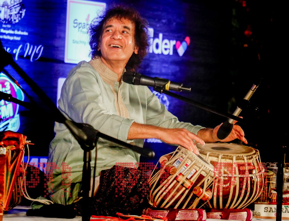Komal_Stocks's tweet image. #Zakir_Hussain is no more at 73 age today he passed away. 

He will be always remember by everyone. 

@KomalSecurities 

#komalsecurities.