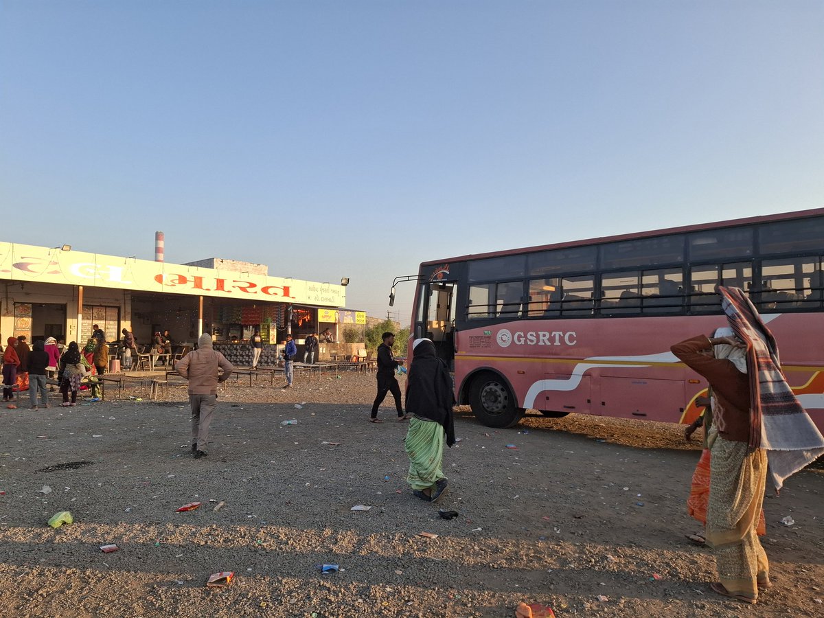 SanataniDoc's tweet photo. And it's not that Khambhalia bus stand not having proper facilities and this highway hotel is just has below basic infrastructure for rest stop. https://t.co/OTVgSfIn0s