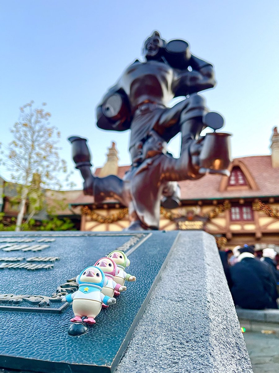 orihaner's tweet photo. 訓練④
「時には逃げることも大事！」
身の危険を感じたらとにかくその場を離れよう！
みんな滑って逃げろーーーー

#mochimochi 
#秘密結社おとりさんズ 
#秘密結社おとりさんズプチ
#人類ほんわか計画
#トイズキャビン https://t.co/YGi1RKsNs9