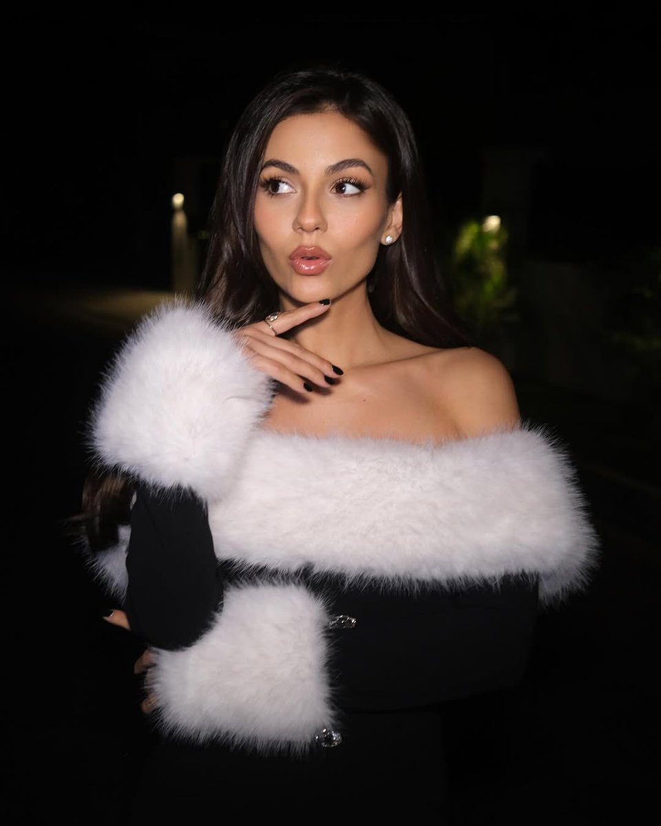 VictoriaJustice tweet picture