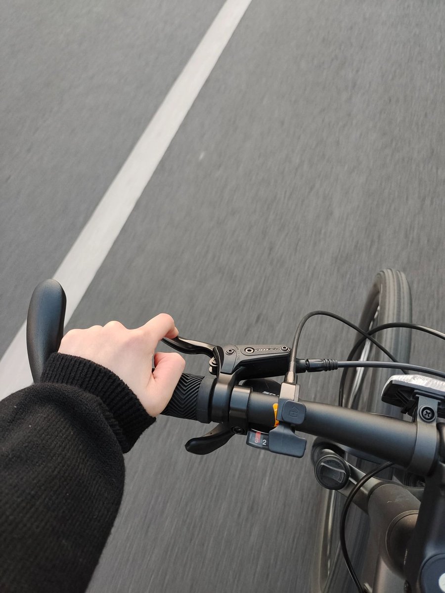 xiaohuohuo6's tweet photo. 骑行🚴🏻‍♂️ https://t.co/zzbAnm8P6I