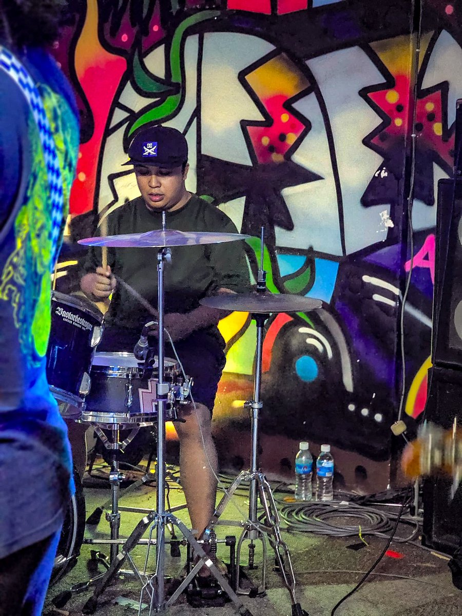 Benefit show untuk baby Suri anak kepada sahabat kami, Capik. Alhamdulillah atas usaha kecil semua yang terlibat jumlah kutipan wang untuk diberikan kepada Capik sebanyak RM1240. Sememangnya punk itu kasih sayang.