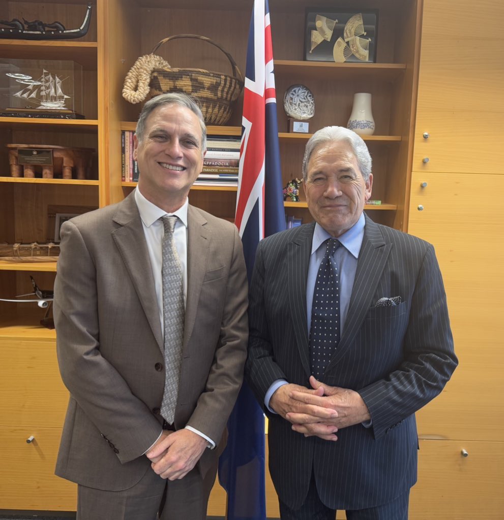 Winston Peters (@newzealandmfa) on Twitter photo The Minister was pleased to have an introductory meeting this afternoon with Canada’s High Commissioner, Keith Smith.
<a href="/CanHCNZ/">Canada in New Zealand</a>
🇨🇦 🤝 🇳🇿 The Minister was pleased to have an introductory meeting this afternoon with Canada’s High Commissioner, Keith Smith.
<a href="/CanHCNZ/">Canada in New Zealand</a>
🇨🇦 🤝 🇳🇿