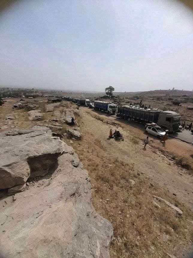 TarabaFacts's tweet photo. DECEMBER: Travellers encountered serious difficulties along Adamawa  to Gombe state route. https://t.co/f4kf1ccmw2