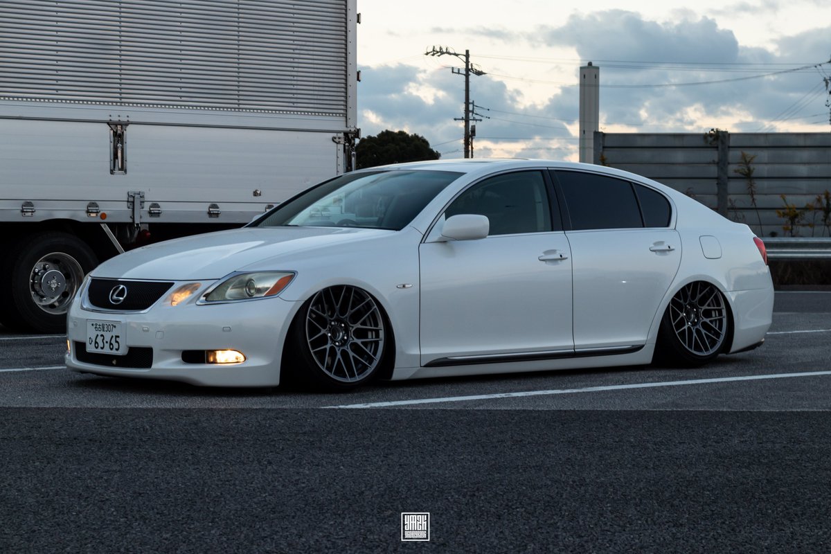 ホイール変えました。
Rotiform RSE Matte Anthracite 
19×10J +35通し

センターキャップつけるために
ナット変えないといけないのと
リアもうちょいツラ出さないとですけど
フロントは結構ギリギリで計算通り✌️

ちなみにホイールは
<a href="/7000_sc_4300/">𝕞𝕚𝕫𝕦𝕜𝕚</a> より譲り受けました🙇‍♂️
寒い中作業ありがとー！！🥹