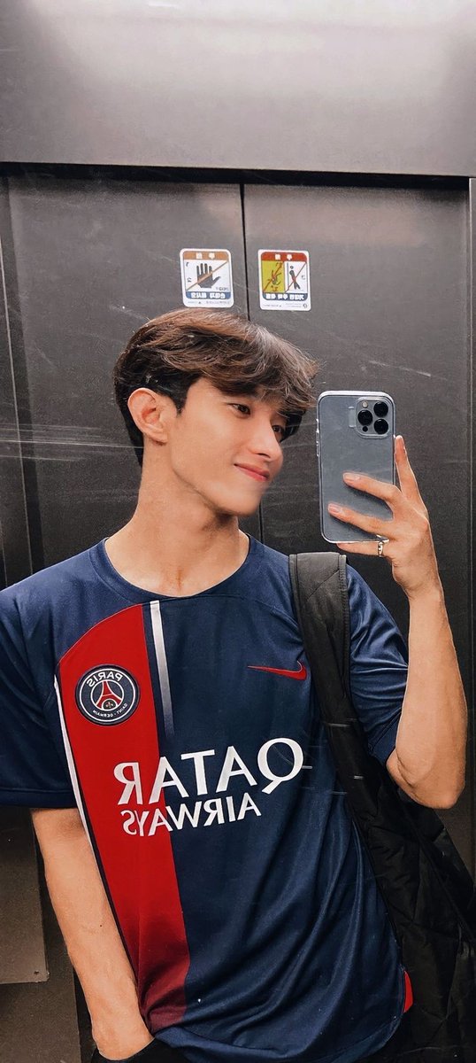 chweliana's tweet photo. Gambar ni pernah berjaya scam 75% jantan kat Malaysia sebab ingat carat waniter dah ada pakwe tau.

Tang mana tak hensem? https://t.co/kEWWlvTV8t
