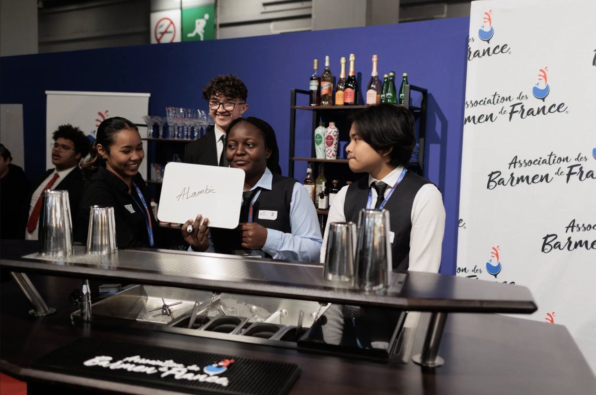 Equiphotelparis's tweet photo. Concours dédié aux élèves en hôtellerie-restauration, l’ABF Shaker Challenge organisé par l’Association des Barmen de France a départagé les candidats lors de 3 épreuves : quizz, shakage et tirage &amp; service de bière 🍺 https://t.co/LwfQCIhc5j