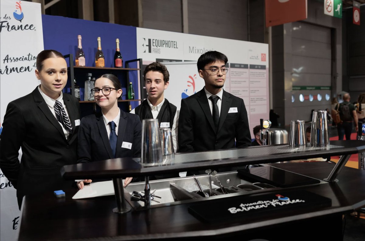 Equiphotelparis's tweet photo. Concours dédié aux élèves en hôtellerie-restauration, l’ABF Shaker Challenge organisé par l’Association des Barmen de France a départagé les candidats lors de 3 épreuves : quizz, shakage et tirage &amp; service de bière 🍺 https://t.co/LwfQCIhc5j