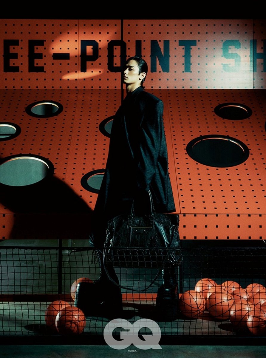 dailyljy's tweet photo. juyeon will be featured in GQ korea's 2025 january issue

#JUYEON #주연 #더보이즈 
#JUYEONxBalenciaga https://t.co/FfQGNxXGUc