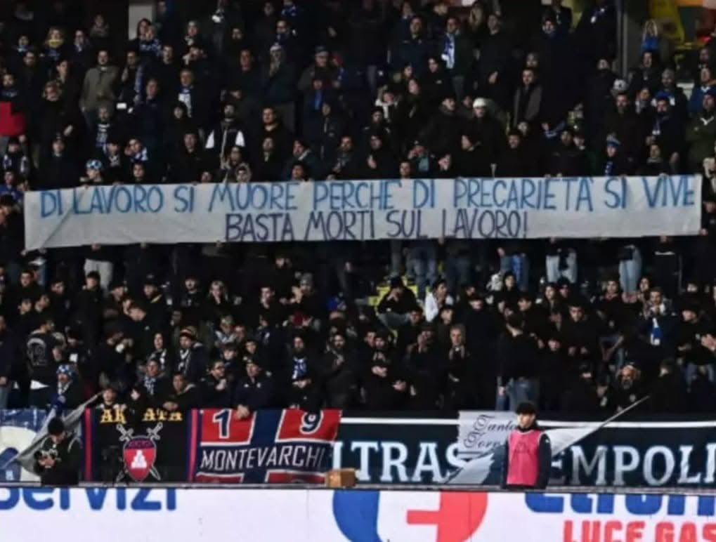 pallonatefaccia's tweet photo. "Di lavoro si muore perché di precarietà si vive."

Venerdì i tifosi dell'#Empoli hanno portato allo stadio questo striacione contro le morti sul lavoro, che tra gennaio e ottobre 2024 in Italia sono state ben 890.

👇 https://t.co/JXSdtO4Oau