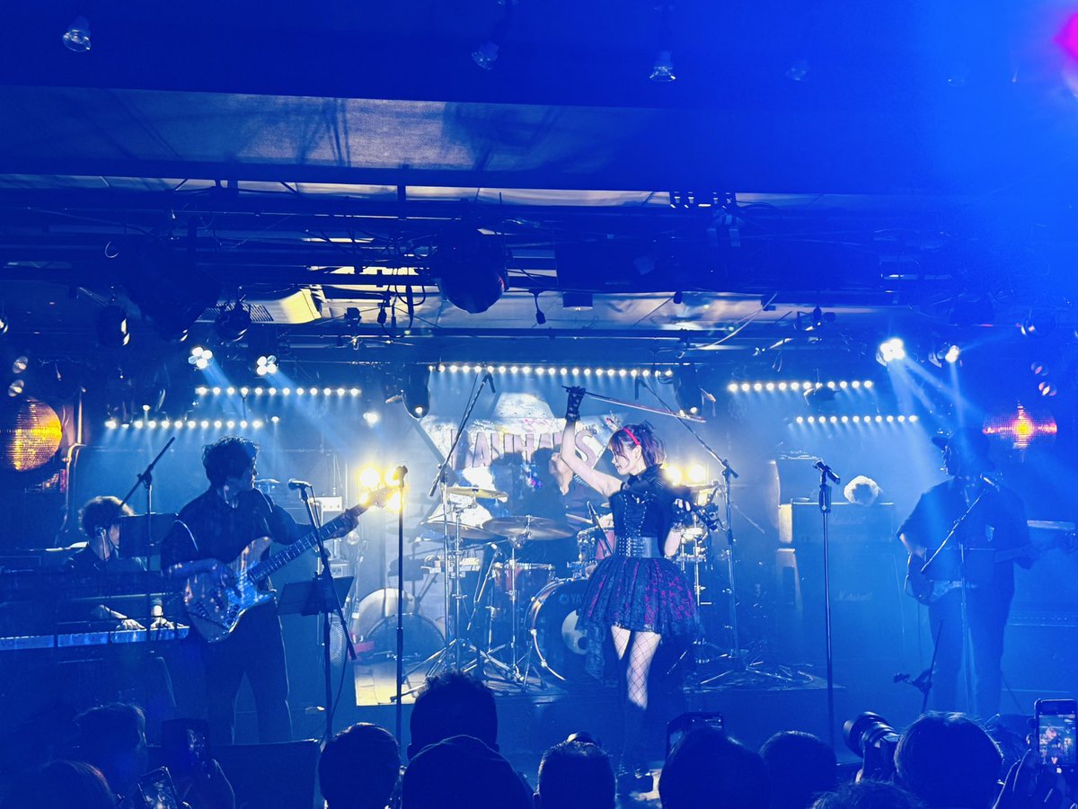 kattareano's tweet photo. 「RiO BIRTHDAY ONE MAN LIVE」
このバンドメンバーの生バンドライブはカッコよくもあり笑いもありでめっちゃ盛り上げてくれて楽しい!😊🎻🎹🥁🎸
#生誕祭
#RiO さん(ヴァイオリン)
#佐々木亮太 さん(ベース)
#高島ユータ さん(キーボード)
#生田目勇司 さん(ドラム)
#Juker さん(ギター) https://t.co/SvQmfrxDOY