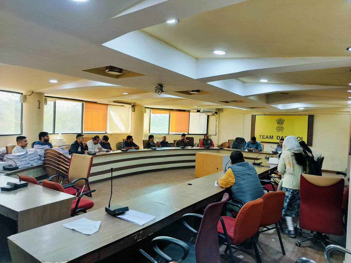 SDMDaskroi's tweet photo. આજરોજ દસક્રોઈ તાલુકાના ekyc અંગેની કામગીરી અંગે તાલુકા મામલતદાર ઓફીસ તેમજ તાલુકા પંચાયતના કર્મચારીઓની રીવ્યુ બેઠક લેવામાં આવી. @CollectorAhd https://t.co/mwf1mLLCYA