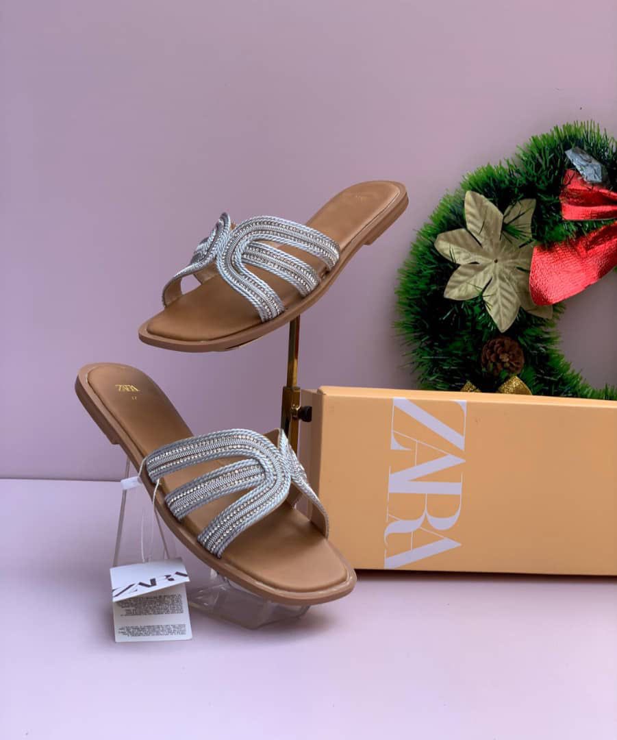ummytaarh's tweet photo. N19,000
Size 37-42
📍kano
We deliver nationwide 
KINDLY RETWEET PLEASE https://t.co/G7tl6Lr1US