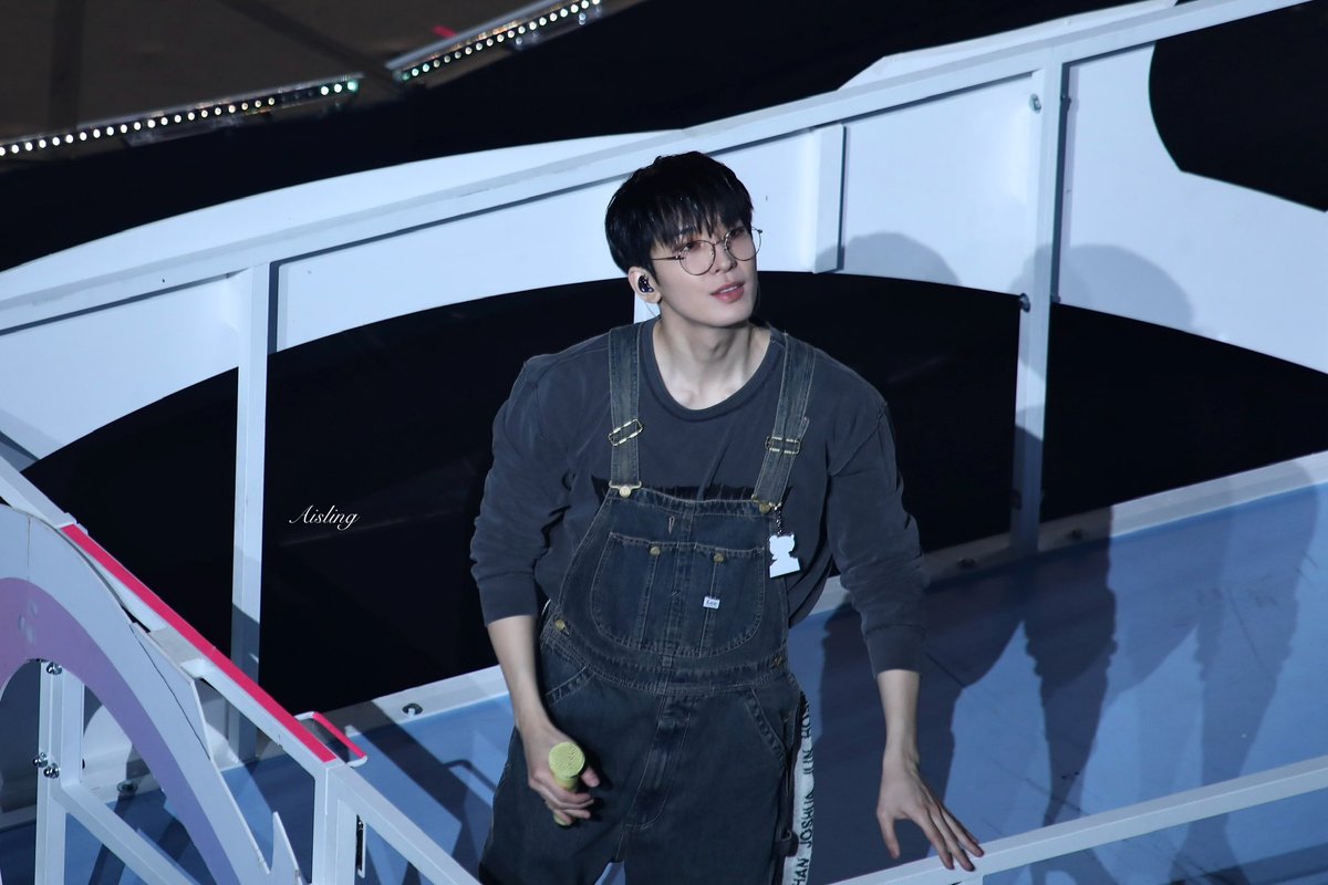 근데진짜솔직히 jww 같은 외모에..
찐따너드공을 할 수 있다는 건 정말 개큰달란트처럼 느껴져서 나는