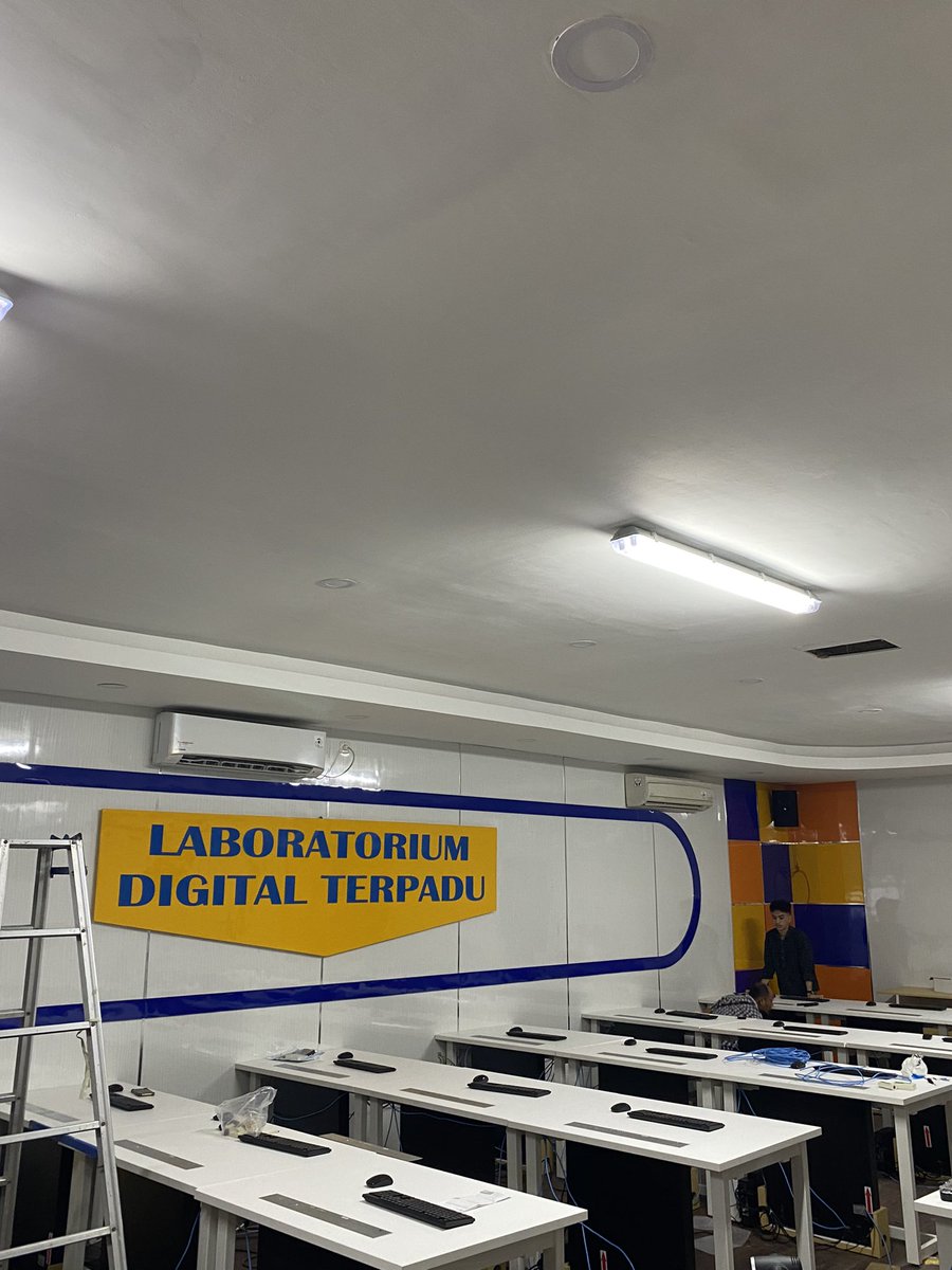 polcanisme's tweet photo. lab terbaru yang dimiliki oleh FISIP UPN Veteran Jawa Timur yaitu Laboratorium Digital Terpadu🤩 #24kmsilkomupnvjt #24kms_d @irwan_dwi_a https://t.co/Sowe5MasDT