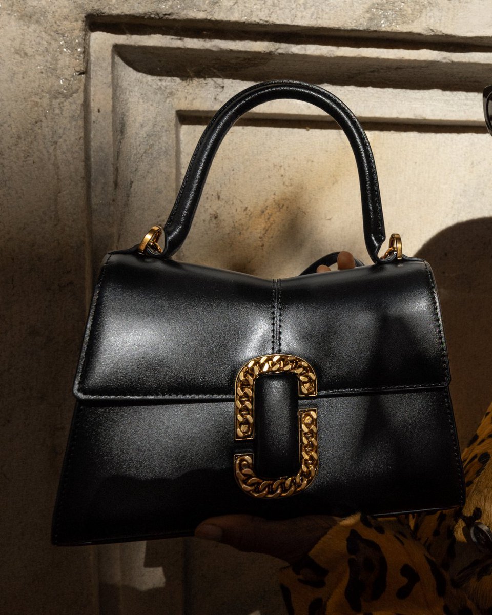 BaltiniOfficial's tweet photo. An ode to modern luxury. Make a statement with Marc Jacobs’ sleek and refined design. Discover now at https://t.co/t2fgSkJiiy.

#MarcJacobs #StyleToSpare #BALTINI https://t.co/1vdwoJ5smV